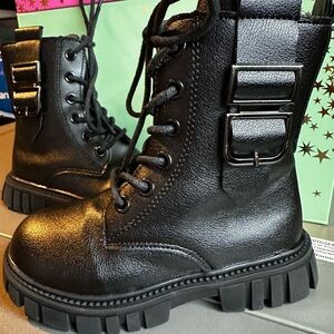 Source Unknown Black Lace-Up Buckle Combat Boots for Kids